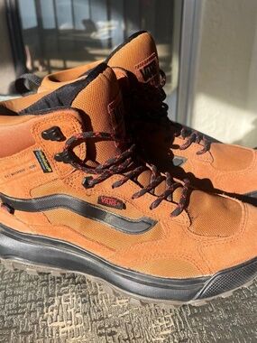 Unisex Vans MTE Crestline Waterproof Shoe Men's 6.5 / Women's 8